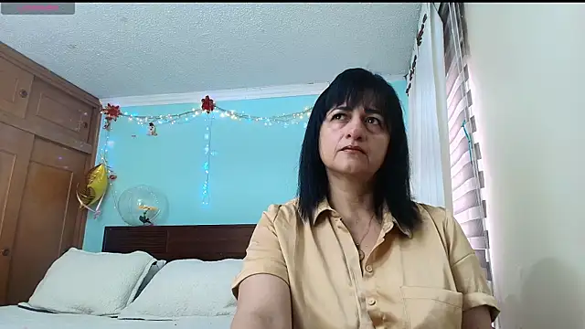 Snapshot of ISABEEL_SOFIA01 chatting on July 15, 2026, 12:43 pm ISABEEL SOFIA01 online show from July 15, 2026, 12:43 pm