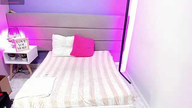 Ashleyyrobert online show from December 17, 2025, 7:53 pm