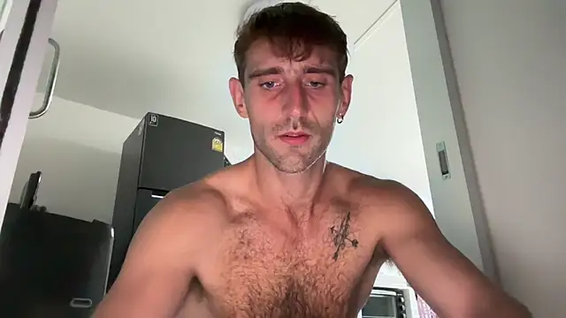 Snapshot of lukegunn chatting on January 28, 2025, 10:45 pm lukegunn online show from January 28, 2025, 10:45 pm