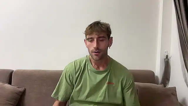 Snapshot of lukegunn chatting on February 1, 2025, 1:55 am lukegunn online show from February 1, 2025, 1:55 am