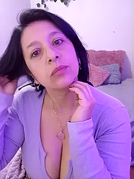 Snapshot of camilalatti chatting on September 18, 2025, 5:37 pm camilalatti online show from September 18, 2025, 5:37 pm