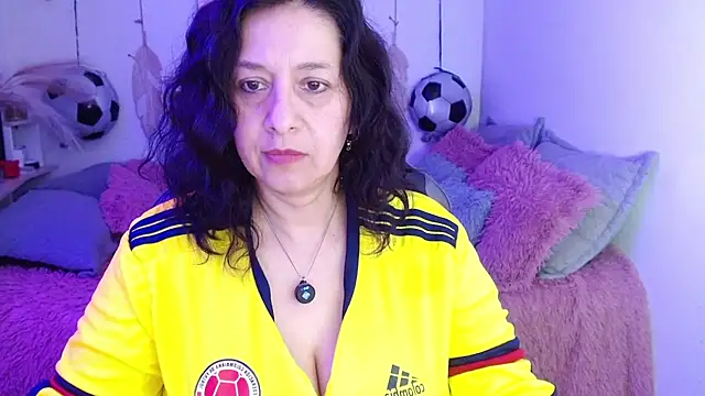 camilalatti online show from June 21, 2026, 12:35 am