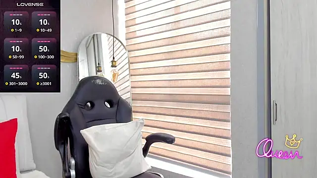 Snapshot of EmmaFerrary chatting on January 13, 2026, 4:12 pm EmmaFerrary online show from January 13, 2026, 4:12 pm