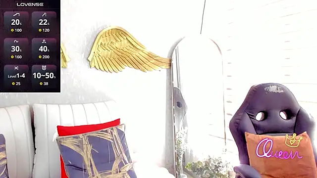 Snapshot of EmmaFerrary chatting on February 14, 2026, 5:32 pm EmmaFerrary online show from February 14, 2026, 5:32 pm