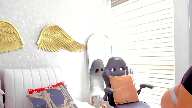 Snapshot of EmmaFerrary chatting on March 13, 2026, 6:14 pm EmmaFerrary online show from March 13, 2026, 6:14 pm