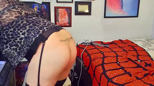 Snapshot of DoMeDoggyDiana chatting on October 18, 2025, 9:21 am DoMeDoggyDiana online show from October 18, 2025, 9:21 am