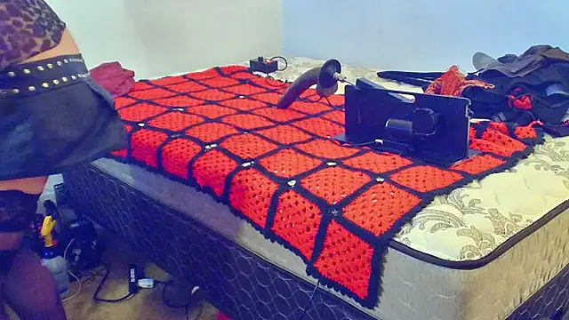 Snapshot of DoMeDoggyDiana chatting on October 24, 2025, 12:56 pm DoMeDoggyDiana online show from October 24, 2025, 12:56 pm