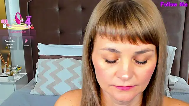 annasimonsj online show from October 14, 2025, 1:06 am