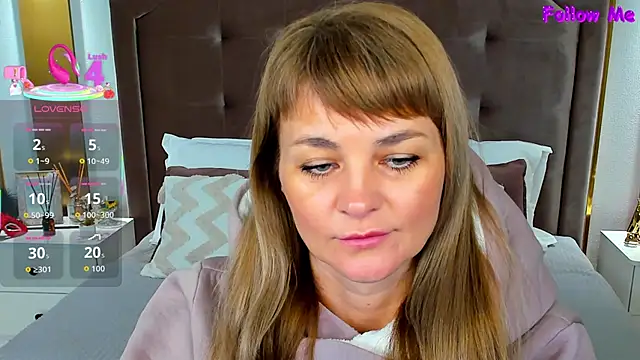 annasimonsj online show from October 15, 2025, 1:06 am