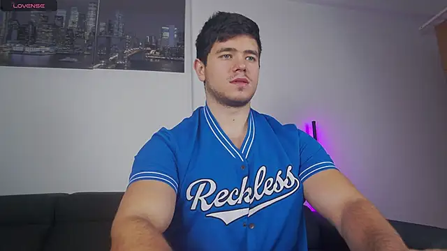 Snapshot of Arilas_ chatting on December 2, 2025, 7:03 am Arilas online show from December 2, 2025, 7:03 am