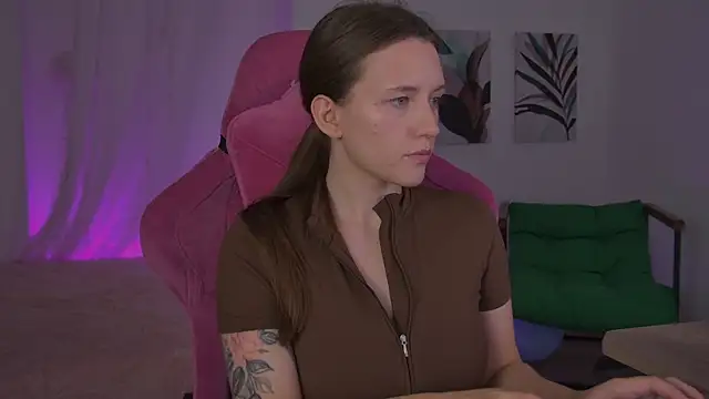 JennyDens online show from July 5, 2026, 5:42 pm