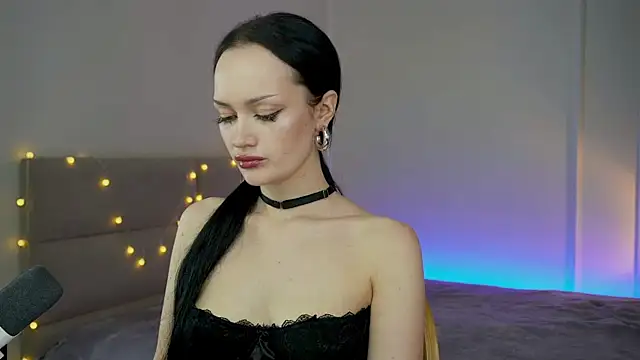 QueenAliss online show from June 24, 2026, 7:51 am