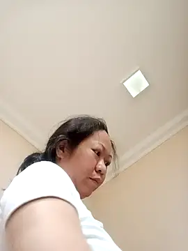 Snapshot of Sweet_Lady30 chatting on October 23, 2025, 8:18 pm Sweet Lady30 online show from October 23, 2025, 8:18 pm