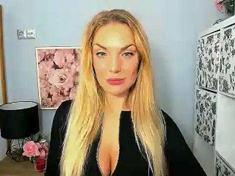 Snapshot of AulloraHoney chatting on December 6, 2024, 10:05 am AulloraHoney online show from December 6, 2024, 10:05 am