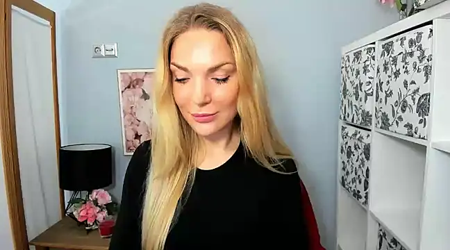 Snapshot of AulloraHoney chatting on December 21, 2024, 6:19 am AulloraHoney online show from December 21, 2024, 6:19 am