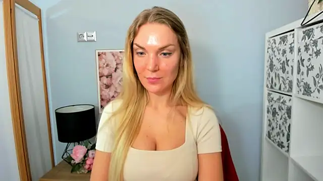 Snapshot of AulloraHoney chatting on February 15, 2025, 6:23 pm AulloraHoney online show from February 15, 2025, 6:23 pm