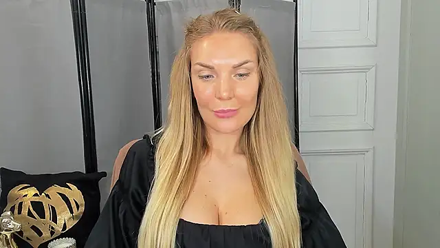 AulloraHoney online show from June 7, 2026, 5:49 pm