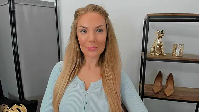 AulloraHoney online show from June 16, 2026, 5:21 am