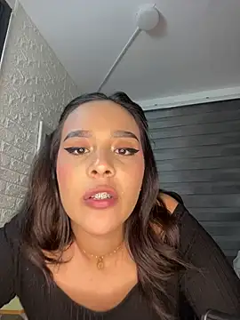 Snapshot of Little_Amber6 chatting on January 24, 2025, 1:56 am Little Amber6 online show from January 24, 2025, 1:56 am