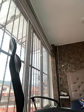 Snapshot of Little_Amber6 chatting on January 27, 2025, 8:17 pm Little Amber6 online show from January 27, 2025, 8:17 pm