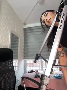 Snapshot of Little_Amber6 chatting on February 16, 2025, 8:55 pm Little Amber6 online show from February 16, 2025, 8:55 pm