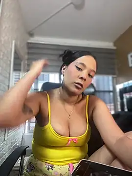 Snapshot of Little_Amber6 chatting on February 25, 2025, 9:02 pm Little Amber6 online show from February 25, 2025, 9:02 pm