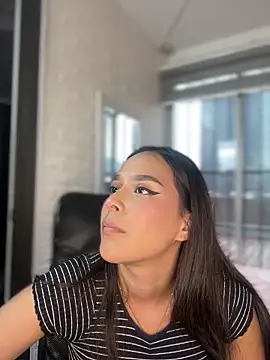 Snapshot of Little_Amber6 chatting on March 3, 2025, 8:21 pm Little Amber6 online show from March 3, 2025, 8:21 pm