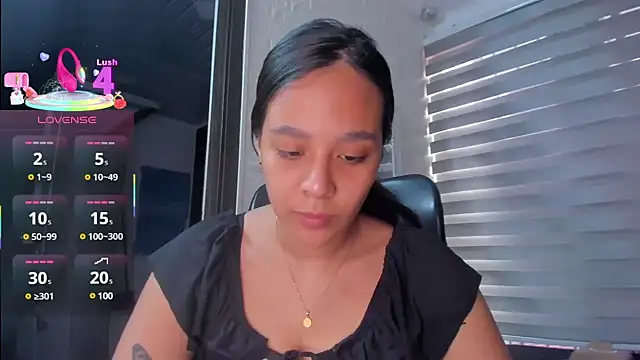 Snapshot of Little_Amber6 chatting on March 7, 2025, 8:33 pm Little Amber6 online show from March 7, 2025, 8:33 pm