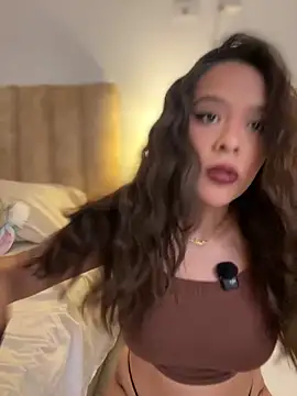 Snapshot of Little_Amber6 chatting on February 7, 2026, 1:09 am Little Amber6 online show from February 7, 2026, 1:09 am