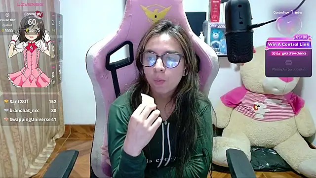 Snapshot of Maggie_Fox3 chatting on December 7, 2024, 5:15 am Maggie Fox3 online show from December 7, 2024, 5:15 am