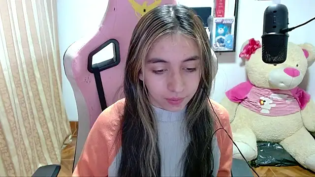 Snapshot of Maggie_Fox3 chatting on December 11, 2024, 2:09 am Maggie Fox3 online show from December 11, 2024, 2:09 am