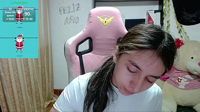 Snapshot of Maggie_Fox3 chatting on January 2, 2025, 1:38 am Maggie Fox3 online show from January 2, 2025, 1:38 am