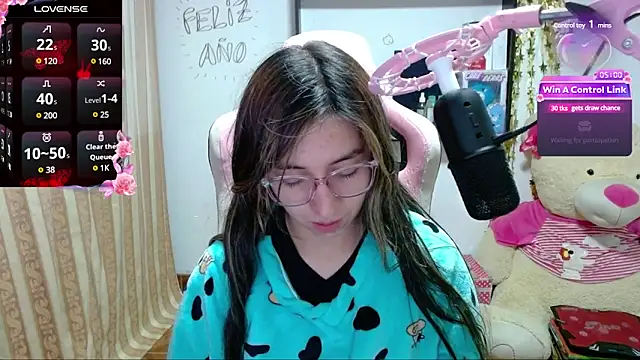 Snapshot of Maggie_Fox3 chatting on January 7, 2025, 1:06 am Maggie Fox3 online show from January 7, 2025, 1:06 am