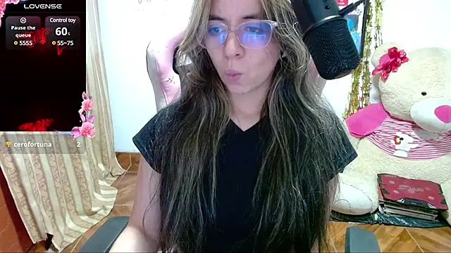 Snapshot of Maggie_Fox3 chatting on January 19, 2025, 2:36 am Maggie Fox3 online show from January 19, 2025, 2:36 am