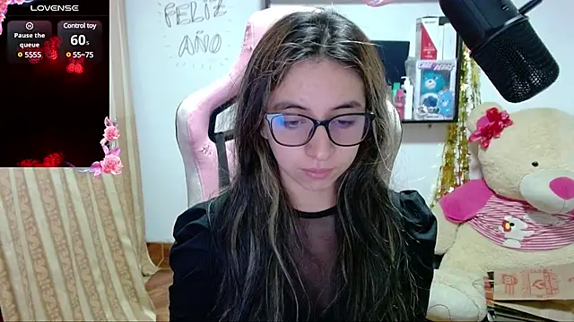 Snapshot of Maggie_Fox3 chatting on January 20, 2025, 1:50 am Maggie Fox3 online show from January 20, 2025, 1:50 am