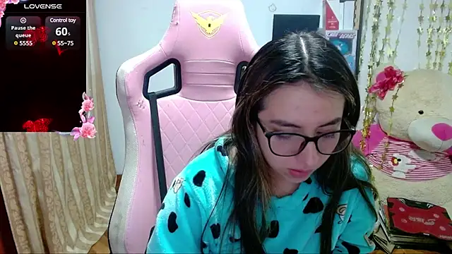 Snapshot of Maggie_Fox3 chatting on January 29, 2025, 3:01 am Maggie Fox3 online show from January 29, 2025, 3:01 am