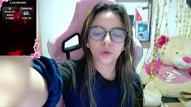 Snapshot of Maggie_Fox3 chatting on February 1, 2025, 3:41 am Maggie Fox3 online show from February 1, 2025, 3:41 am