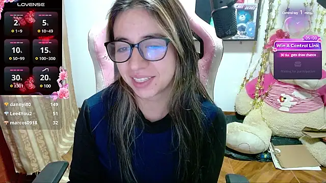 Snapshot of Maggie_Fox3 chatting on February 1, 2025, 6:43 am Maggie Fox3 online show from February 1, 2025, 6:43 am