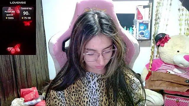 Snapshot of Maggie_Fox3 chatting on February 15, 2025, 4:14 am Maggie Fox3 online show from February 15, 2025, 4:14 am