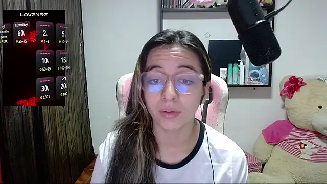 Snapshot of Maggie_Fox3 chatting on March 4, 2025, 1:01 am Maggie Fox3 online show from March 4, 2025, 1:01 am