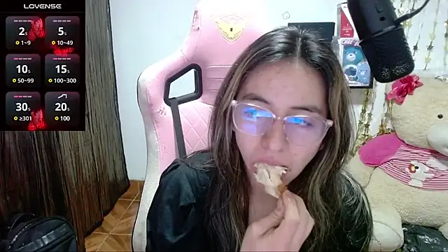 Snapshot of Maggie_Fox3 chatting on March 10, 2025, 1:56 am Maggie Fox3 online show from March 10, 2025, 1:56 am