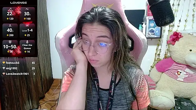 Snapshot of Maggie_Fox3 chatting on March 16, 2025, 2:32 am Maggie Fox3 online show from March 16, 2025, 2:32 am