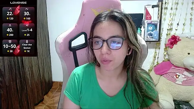 Snapshot of Maggie_Fox3 chatting on March 19, 2025, 2:16 am Maggie Fox3 online show from March 19, 2025, 2:16 am