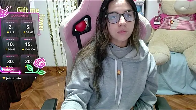 Snapshot of Maggie_Fox3 chatting on September 18, 2025, 3:19 am Maggie Fox3 online show from September 18, 2025, 3:19 am