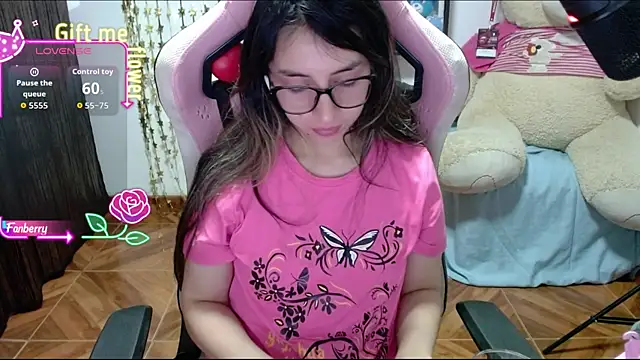 Snapshot of Maggie_Fox3 chatting on September 22, 2025, 3:19 am Maggie Fox3 online show from September 22, 2025, 3:19 am