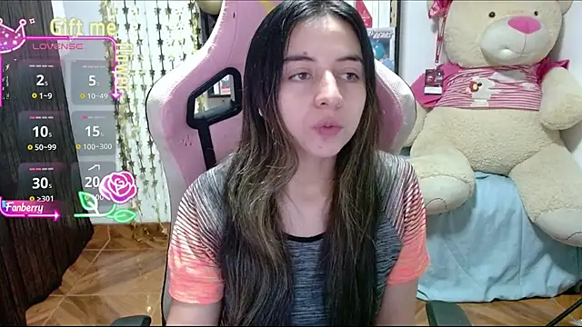 Snapshot of Maggie_Fox3 chatting on October 5, 2025, 12:31 am Maggie Fox3 online show from October 5, 2025, 12:31 am