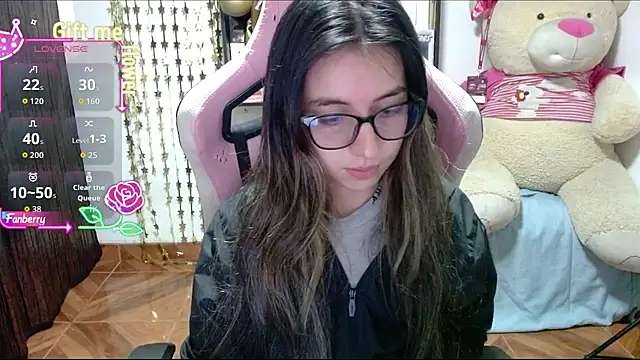 Snapshot of Maggie_Fox3 chatting on October 12, 2025, 3:38 am Maggie Fox3 online show from October 12, 2025, 3:38 am