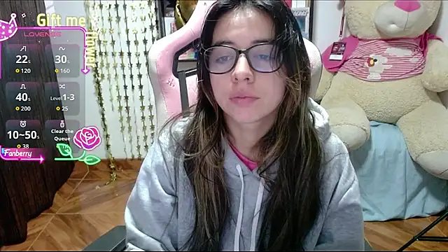 Snapshot of Maggie_Fox3 chatting on October 16, 2025, 1:06 am Maggie Fox3 online show from October 16, 2025, 1:06 am