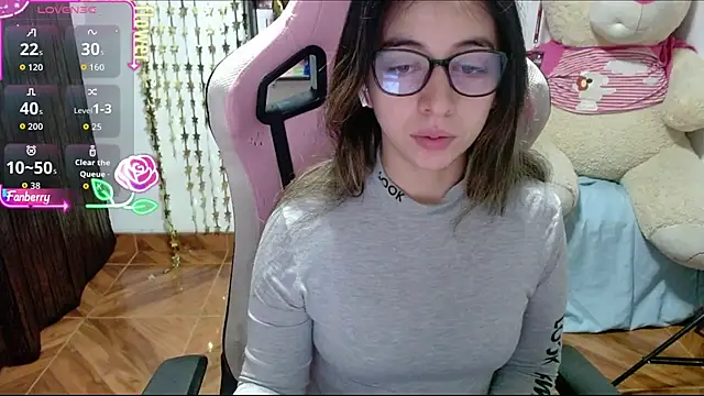 Snapshot of Maggie_Fox3 chatting on October 17, 2025, 12:47 am Maggie Fox3 online show from October 17, 2025, 12:47 am