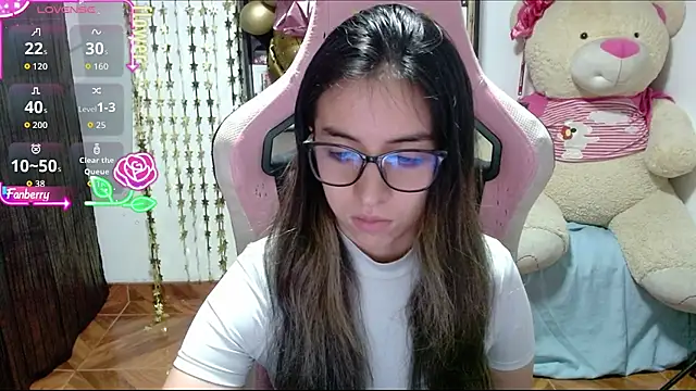 Snapshot of Maggie_Fox3 chatting on October 18, 2025, 2:14 am Maggie Fox3 online show from October 18, 2025, 2:14 am